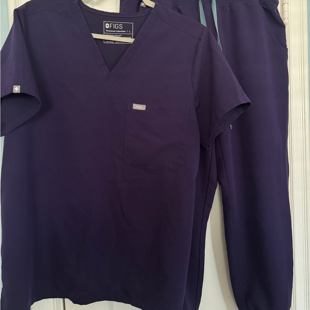 FIGS V-Neck Scrub Set in Purple Jam